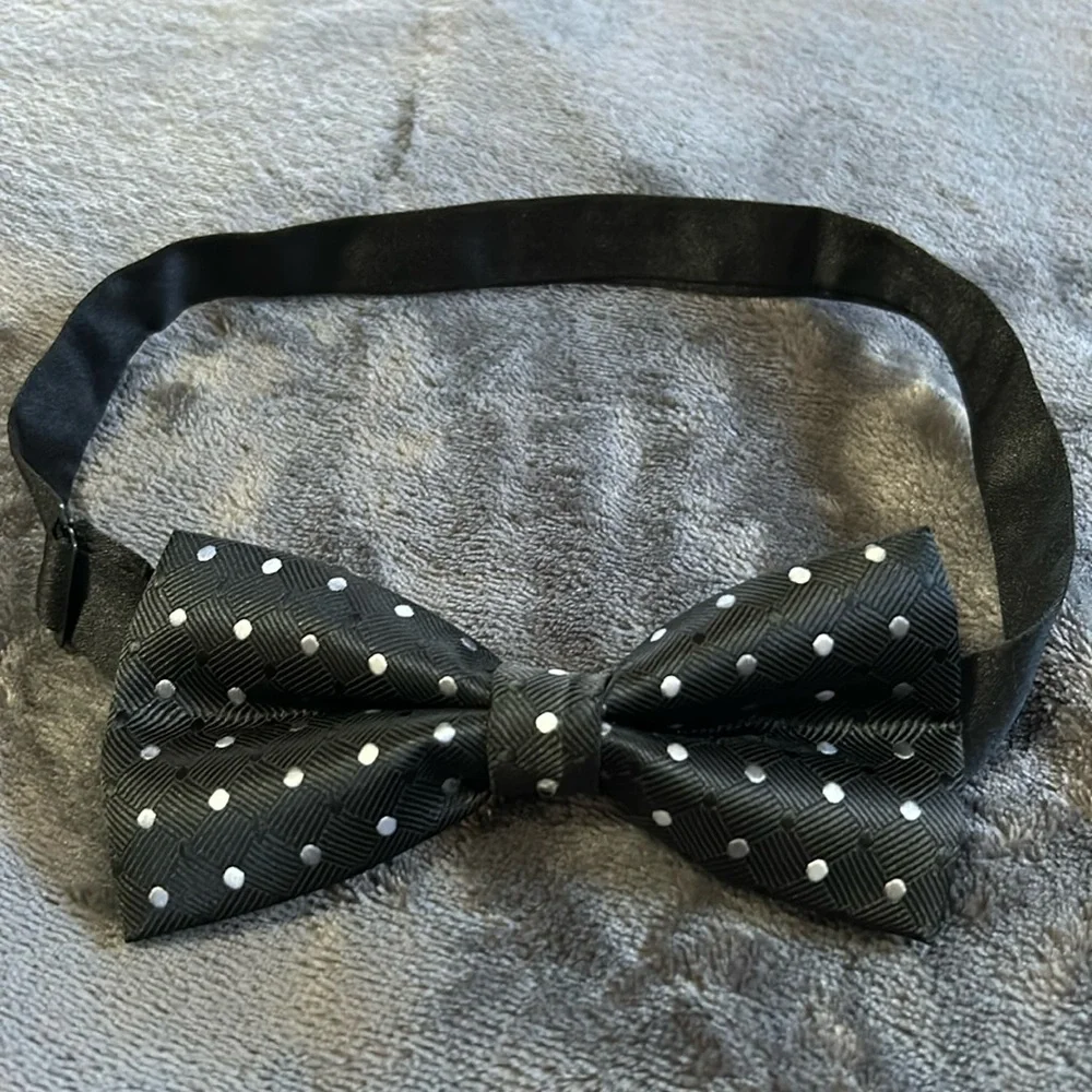 Bow Tie - Picture 1 of 1
